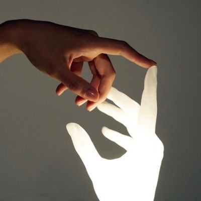 Podrán haber millones de personas en el mundo pero yo seguiré enamorada de personajes que existen en libros