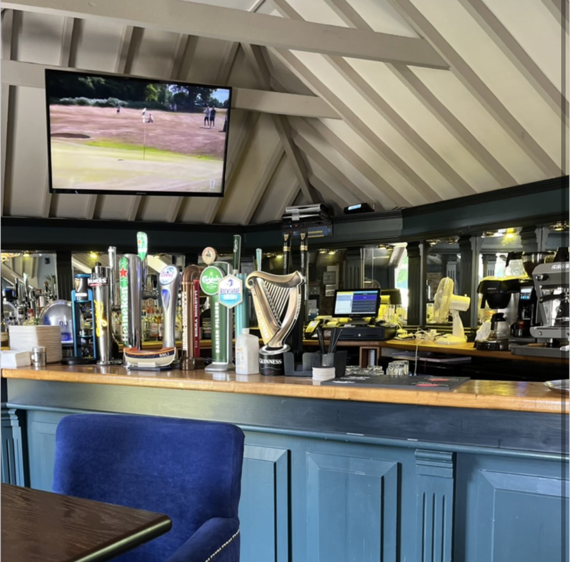 FaithleggGolf's tweet image. We’re hoping for the rain to ease off a bit for the weekend but if it doesn’t you can always get comfortable in The Red Cedar Lounge with great food and drinks served whatever the weather 👏

#FaithleggGolf #GolfClub #WeekendSports