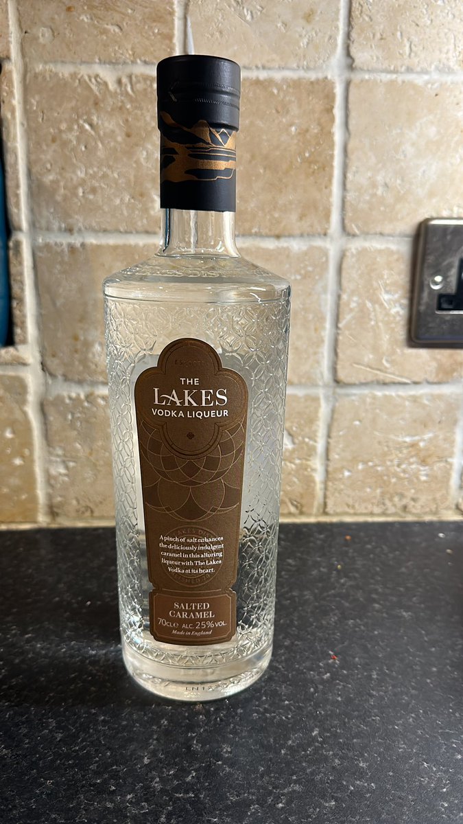 rowendfarm's tweet photo. Love a cheeky vodka ❤️ cheers @pmdv77  
So pleased you called in to see us whilst in the Northern Hemisphere 🤩 https://t.co/y8wUmHmzZR