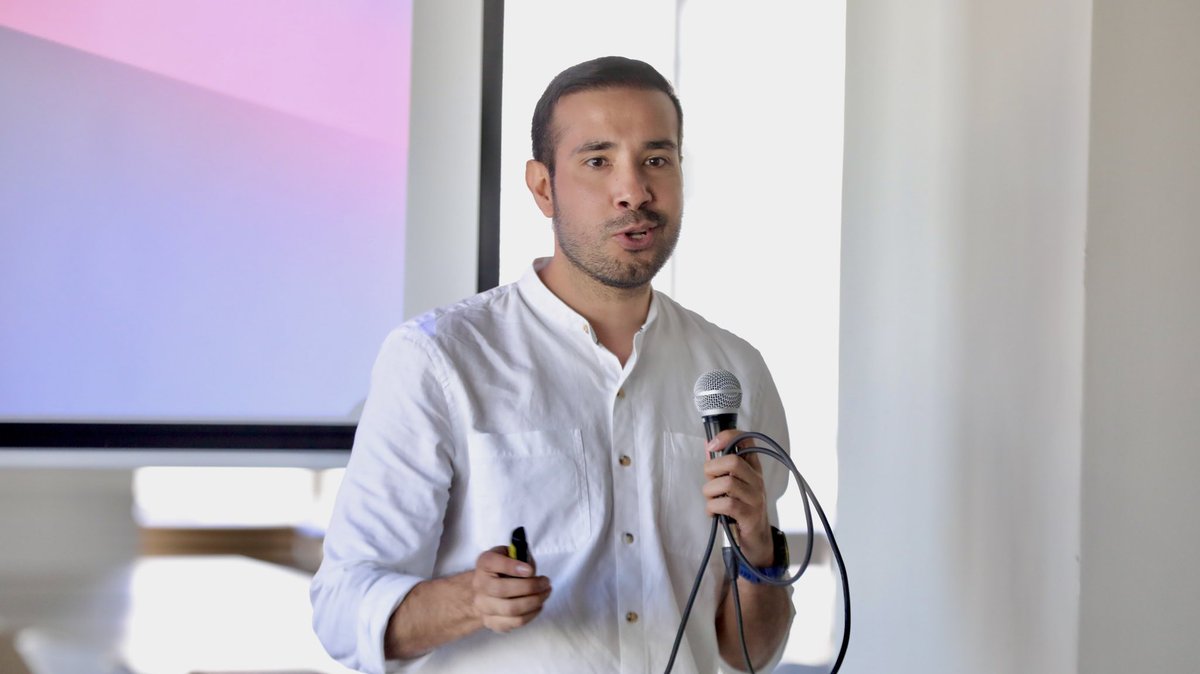 OGTICRDO's tweet image. 🤝 En el #AmazonDay, interactuamos con expertos en automatización para explorar soluciones innovadoras que mejorarán nuestros servicios continuamente. 💼💬 #TecnologíaGubernamental #AvanzamosJuntos