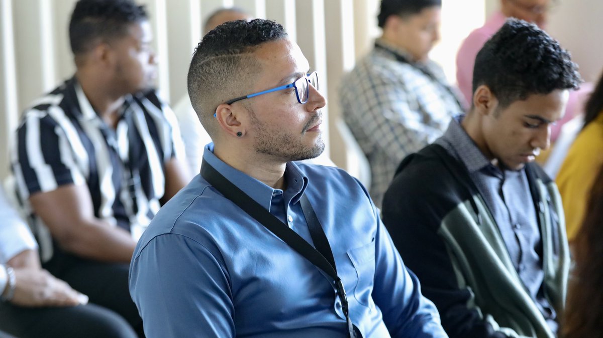 OGTICRDO's tweet image. 🤝 En el #AmazonDay, interactuamos con expertos en automatización para explorar soluciones innovadoras que mejorarán nuestros servicios continuamente. 💼💬 #TecnologíaGubernamental #AvanzamosJuntos