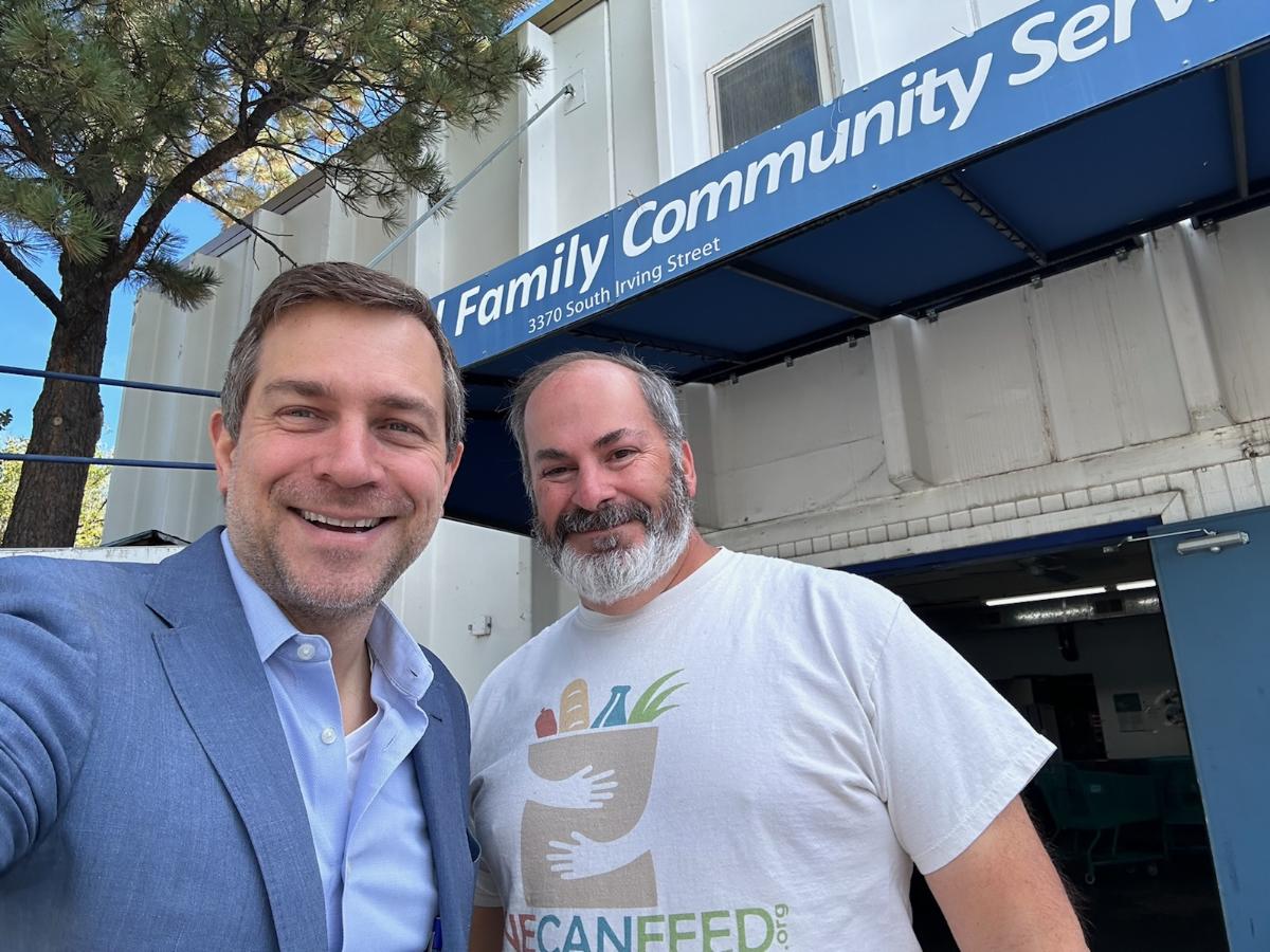 Thank you, @JeffBridges for visiting one of our 1,200 partner agencies, Integrated Family Community Services (IFCS)! We appreciate you taking the time to hear from amazing groups like IFCS that serve their communities tirelessly. #endhunger #coleg #cogov