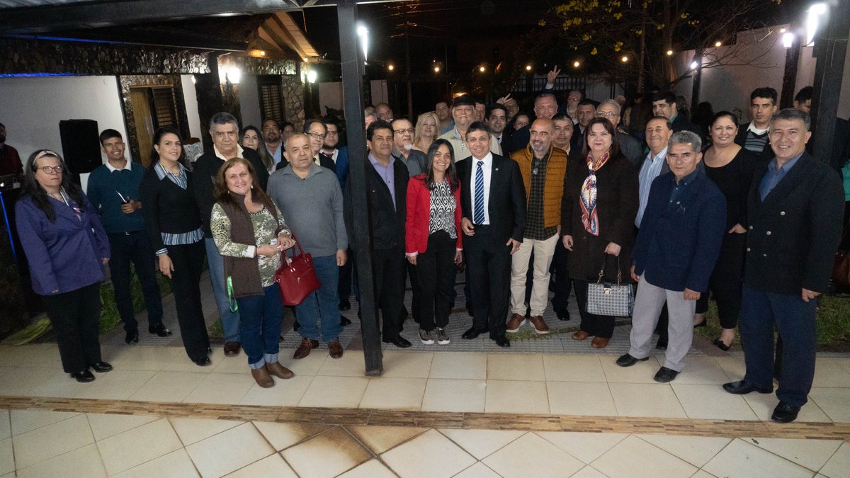 OscarPaciello's tweet image. Ayer compartimos un agradable encuentro con los colegas de Ñemby
¡Gracias a todos por estar presentes! Esta es la verdadera Unidad Gremial de todos los abogados pasilleros💪🏼
Este 28 de octubre demostremos nuestra unión y elijamos todos a la Lista P🇵🇾💪🏼

(1/2)