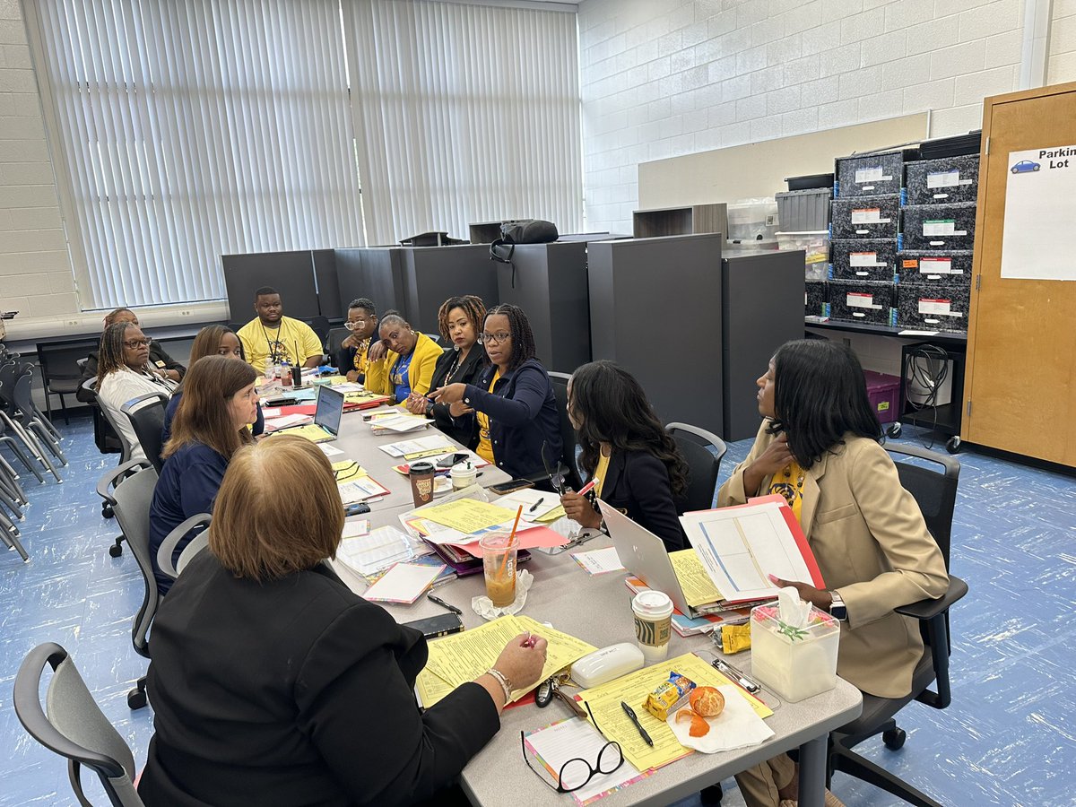 KeshaMuhammad3's tweet photo. So glad that I accepted the invite to join Principal @Johnsonandre_ & his @OAK_HCS team this morning! I was literally moved to tears by their progress as I saw the past three years flash before me! Keep focusing on the right work. @MellisaPal36207 I was one proud coach today! https://t.co/7QVrzAZVm3