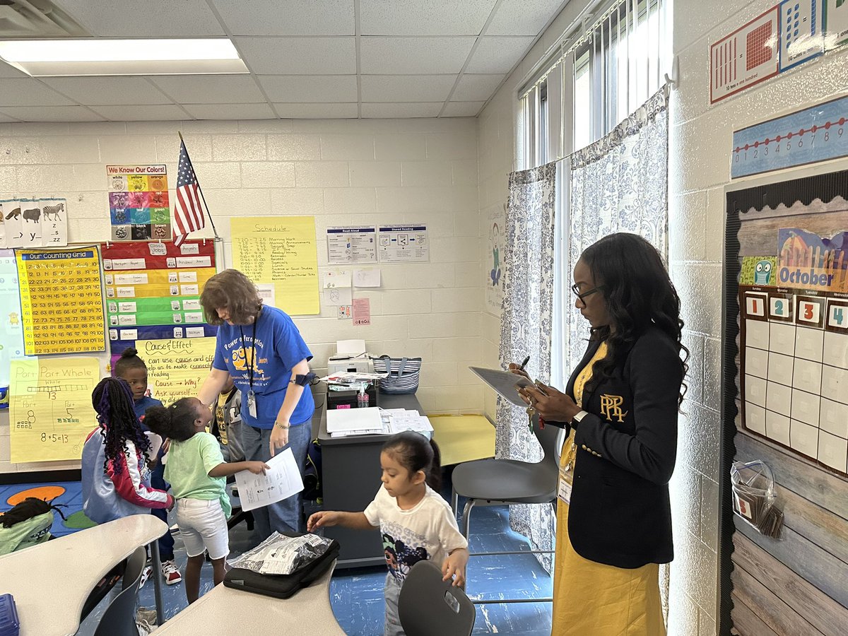 KeshaMuhammad3's tweet photo. So glad that I accepted the invite to join Principal @Johnsonandre_ & his @OAK_HCS team this morning! I was literally moved to tears by their progress as I saw the past three years flash before me! Keep focusing on the right work. @MellisaPal36207 I was one proud coach today! https://t.co/7QVrzAZVm3