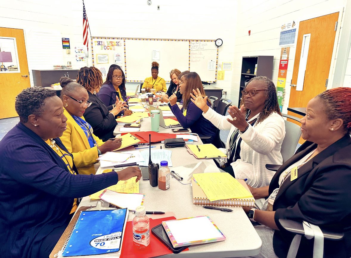 KeshaMuhammad3's tweet photo. So glad that I accepted the invite to join Principal @Johnsonandre_ & his @OAK_HCS team this morning! I was literally moved to tears by their progress as I saw the past three years flash before me! Keep focusing on the right work. @MellisaPal36207 I was one proud coach today! https://t.co/7QVrzAZVm3