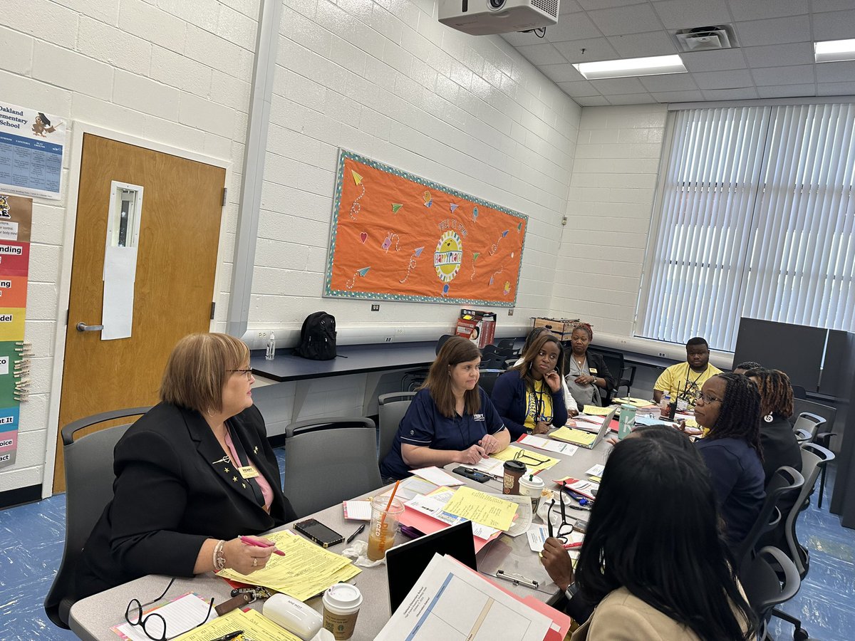 KeshaMuhammad3's tweet photo. So glad that I accepted the invite to join Principal @Johnsonandre_ & his @OAK_HCS team this morning! I was literally moved to tears by their progress as I saw the past three years flash before me! Keep focusing on the right work. @MellisaPal36207 I was one proud coach today! https://t.co/7QVrzAZVm3
