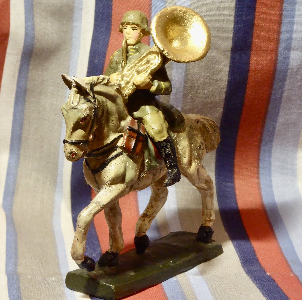 PabloGr13346576's tweet photo. https://t.co/wmgtU4pfKp
Elastolin WW2 mounted helicon horn player ๐๐ด๐บ๐ท
This German mounted helicon horn player (445/14, 445/14 ยฝ) was produced by Elastolin from 1939 to 1942.
#cavalry, #Elastolin, #eusoldatini, #Helicon, #horn, #musician, #WorldWar2, #WW2 https://t.co/Ba27yqsCCS