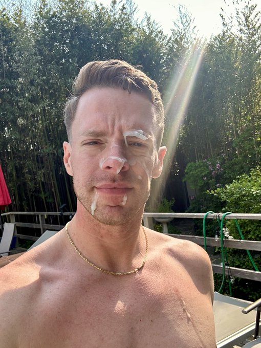 2 pic. You know what I will miss the most about the warm weather? The outdoor facials. https://t.co/