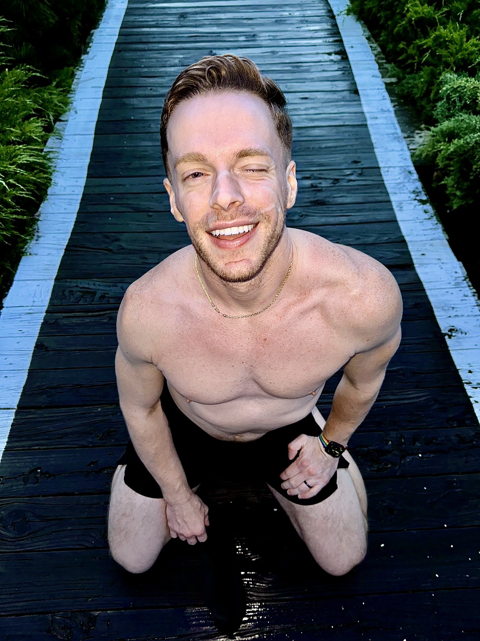 1 pic. You know what I will miss the most about the warm weather? The outdoor facials. https://t.co/I1Z3dNwlbE