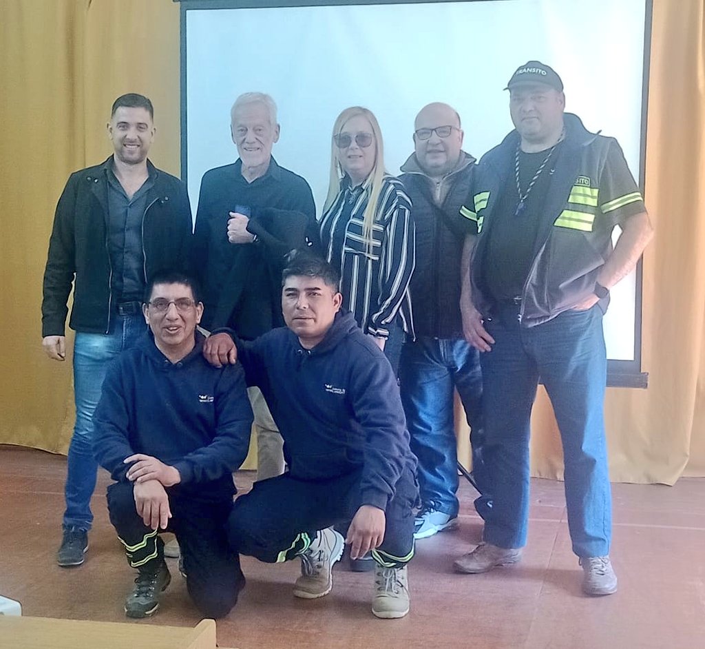 RedSegVial's tweet photo. El Subsecretario de APSV, Osvaldo Aymo, estuvo en #Wheelright hablando sobre el nuevo paradigma de la seguridad vial a estudiantes secundarios y personal de la localidad.
👉Los espacios de reflexión fortalecen la conciencia vial de todos los ciudadanos. https://t.co/06dmMWNsSs