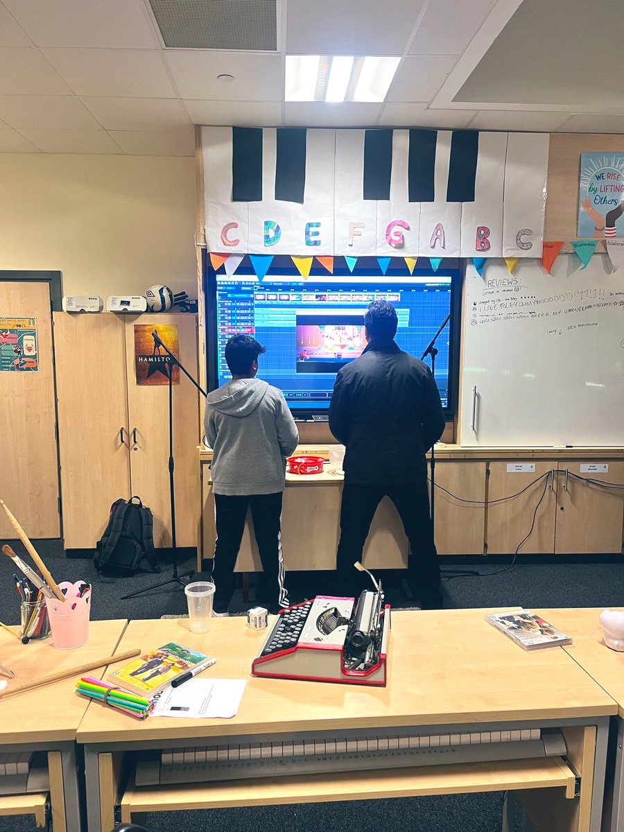 WilliamwoodHS's tweet image. 🔬STEAM Fair 🎭 
Up in the music department we created live foley sounds for ‘Wreck it Ralph’ using random objects from around the school! 🎤 
Lots of creative ideas on show! 🌟 
The final video will be posted tomorrow! 🎥 🍿 
#musictechnology #foley #recording