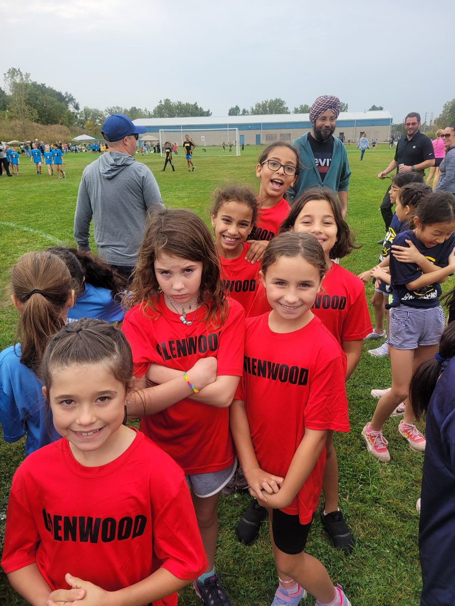Glenwood cross country!! Novice girls and boys getting resdy. First time most! Go Griffins. <a href="/gecdsbpro/">GECDSB PR</a> <a href="/GlenwoodGriffin/">Glenwood Griffins</a> <a href="/teach_terri/">Terri Barrette</a>