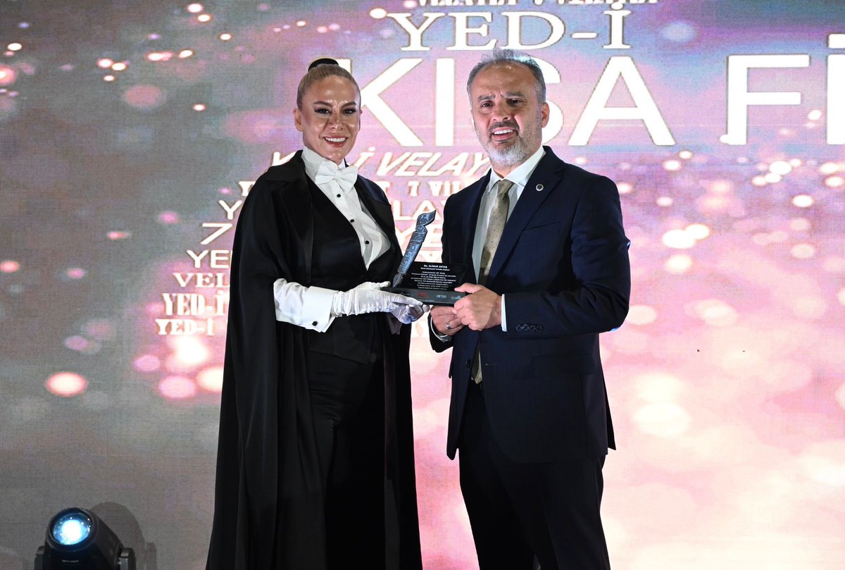 Alinuraktas70's tweet photo. 10. Uluslararası Yed-i Velayet, 7 Vilayet Kısa Film Festivali’nde final heyecanına ortak olduk. “Edebiyattan Sinemaya” temasıyla düzenlenen festivalde ödül alan tüm yarışmacıları gönülden kutluyor, bu güzel akşamda emeği geçen herkese teşekkürlerimi sunuyorum. #SanatŞehriBursa https://t.co/E39HMwZA4g