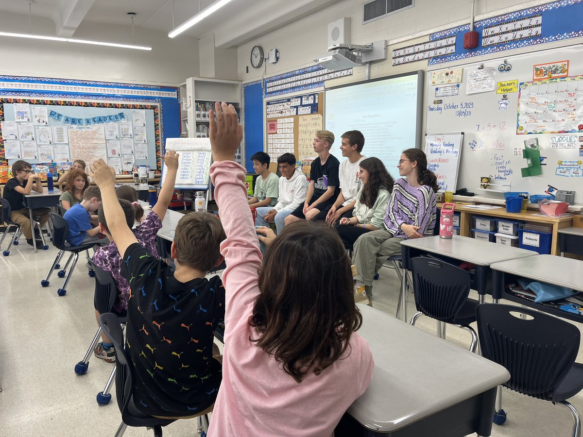 ISP_HPE's tweet photo. Our HJC-ESS Culture Club asked and learned about the differences and similarities in schools outside of 🇨🇦 such as 🇮🇹 🇪🇸 🇩🇪 🇨🇳 🇨🇭 #Proud2BeHPE @hpeschools @eastside_ravens @HarryJClarkePS https://t.co/bToqRxJY55