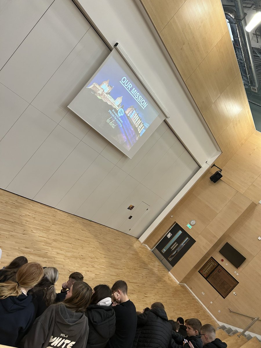 Miss Comrie tweet media