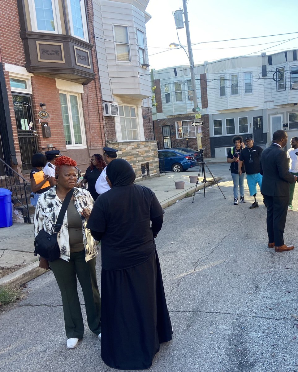 PPD17Dist's tweet photo. In losing a member of our community 2 🔫violence; a safety walk at 2300 Watkins St. @CouncilmemberKJ @CaptainButts66, Cpt. Vann @PPD01Dist @PhilaTownWatch @VictimWitnessSP our Chaplains &amp; P.A.A.N letting the neighbors know we care about what this trauma does 2 the community https://t.co/kHmjwuTdhC