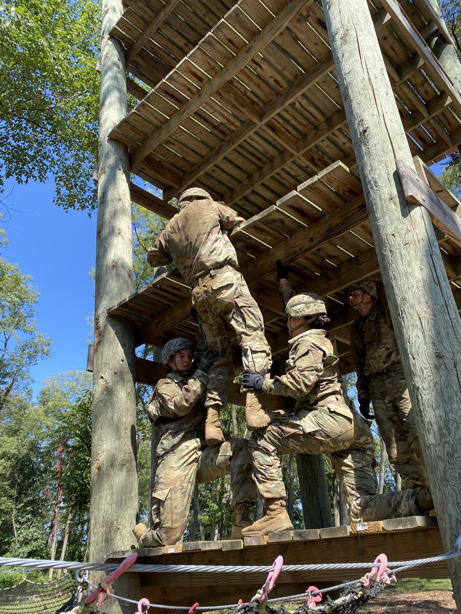 umicharmyrotc's tweet image. This semester’s FTX was a great training event for our cadets! Over the weekend cadets were able to complete the confidence course and test their leadership at the FLRC. We also worked on land nav and marksmanship, getting the MSIIIs ready for camp. #goblue #armyrotc