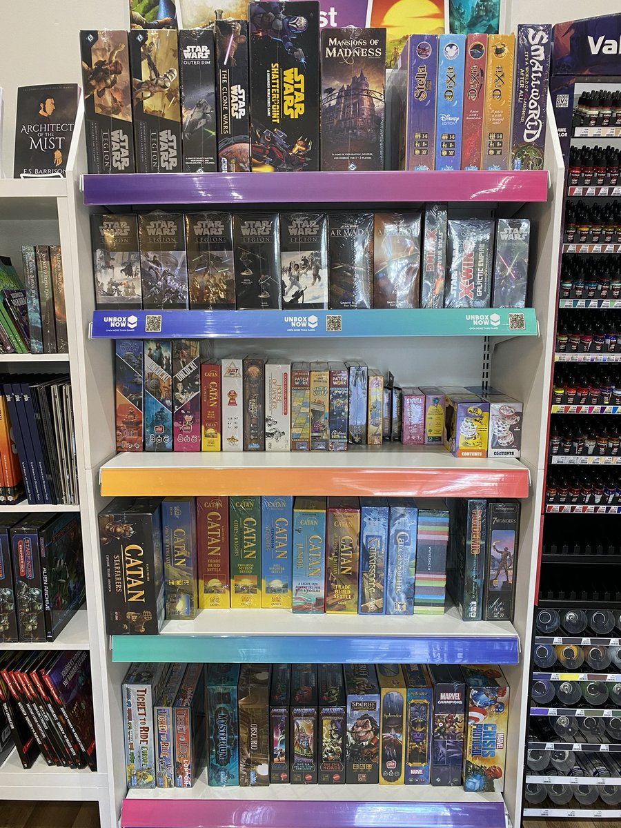 CraftyGamerShop's tweet photo. ๐ถHave you ever seen such a beautiful sight? I could almost kiss the stars, theyโre shining so bright! When I see that wrapping I go oh oh ohhhhh!!๐ถ
The shelves are stocked! But where are you??? ๐๐๐
#flgs #thecraftygamer #90sreference #boardgames #tabletop #ttrpg #asthetic #boardgameshelves #restock