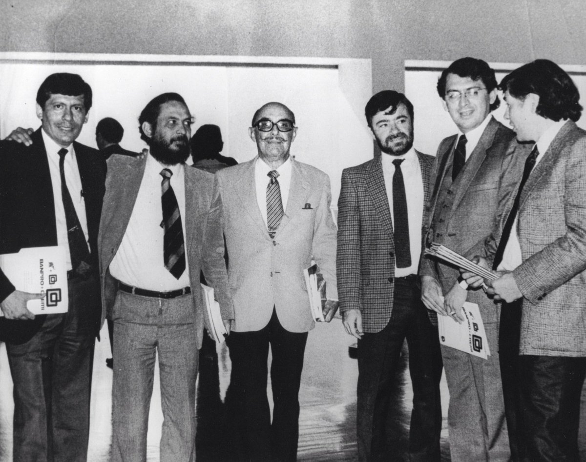 LaJornada's tweet photo. Homenaje de la comunidad teatral al dramaturgo #IgnacioSolares
En el acto, efectuado en el auditorio del #MuseoArteContemporáneo, su viuda, Myrna Ortega Morales, habló de la forma en que él "entretejía sus diferentes #pasiones".
https://t.co/jhB7CekI1B https://t.co/ToPDhspR7B