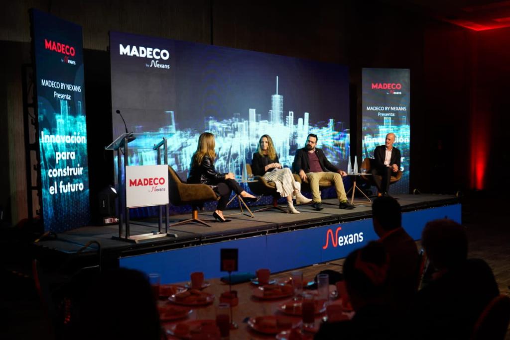 CChC_Chile's tweet photo. 📷 En encuentro INNOVACIÓN PARA CONSTRUIR EL FUTURO de #Madeco, nuestra gta gral, Paula Urenda, comparte panel con protagonistas del #ecosistema de la #construccion: @CTecInnovacion @pivelic CEO @EISA_IR y Felipe Victorero, subdir. Centro de Innovación en Madera UC. https://t.co/T3OuGgWF96