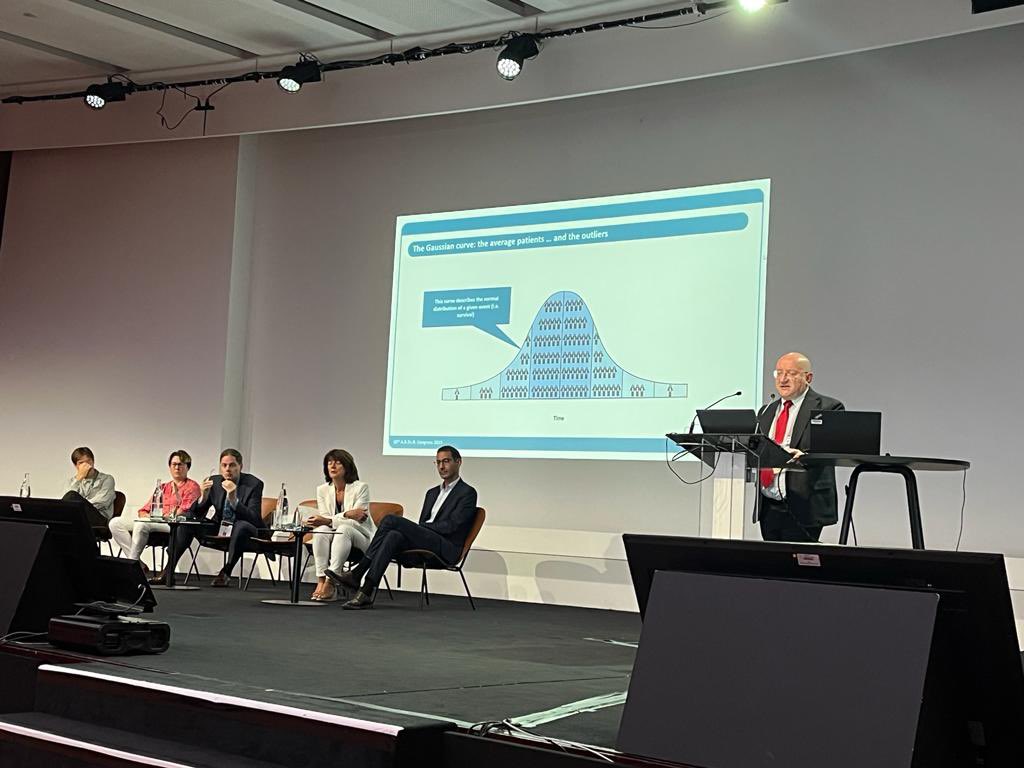 CPRT65's tweet photo. Huge privilege to speak at the 10th #ARTuR Meeting. Also an opportunity to thank @BernardEscudier for having been a referral and a teacher for all of us in the #RCC field
@AlbigesL @brian_rini @DrChoueiri @DrVanoOnco @GabrielMalouf https://t.co/kOep4EdKAI