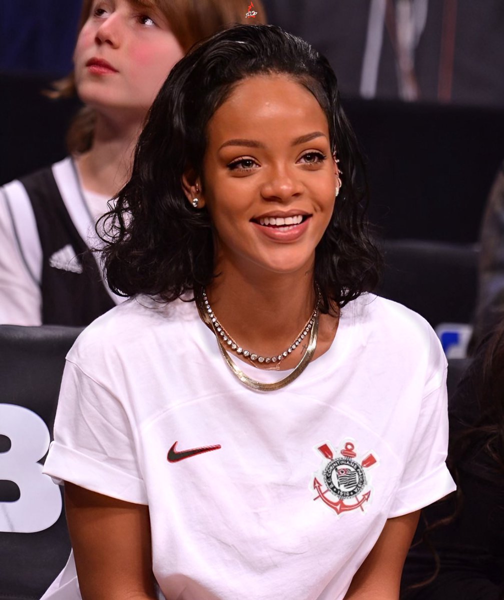 🔘 | Icon - Rihanna                                                     

Fav &amp; Rt pra ajudar! 🫶🏻