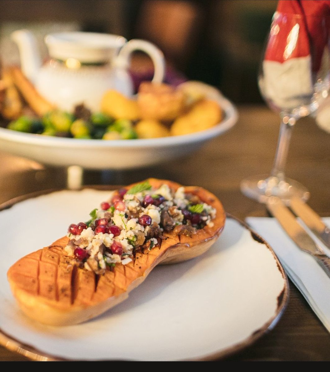 And for the Vegans, A Roasted Butternut Squash, stuffed with Chestnuts, Pomegranates &amp; a vegan Feta

thesomerstowncoffeehouse.co.uk/christmas

#euston #kingscross #christmas2023 #christmasmenu #christmasparty #officechristmasparty