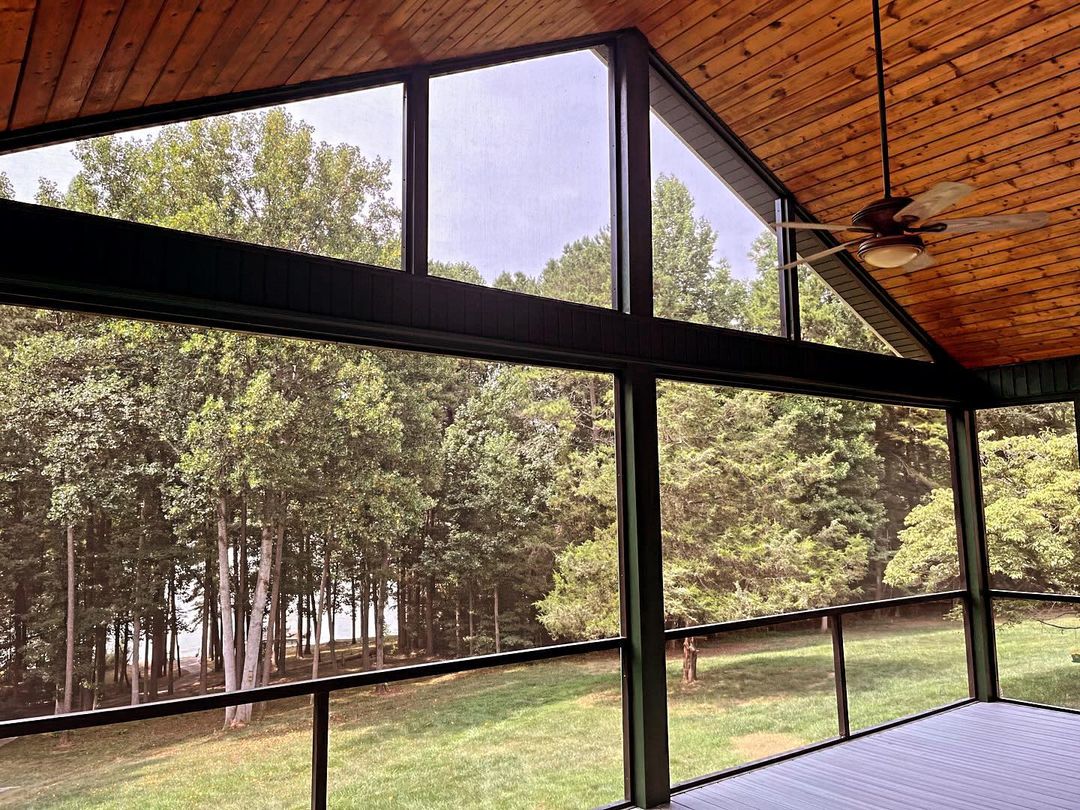 SMofGainesville's tweet image. Screened porches are our specialty. Give us a call today to enjoy fall on your porch or patio sans bugs! #screenmobile #screenmobilenega #screenporch #screenedinporch #screenedporchliving