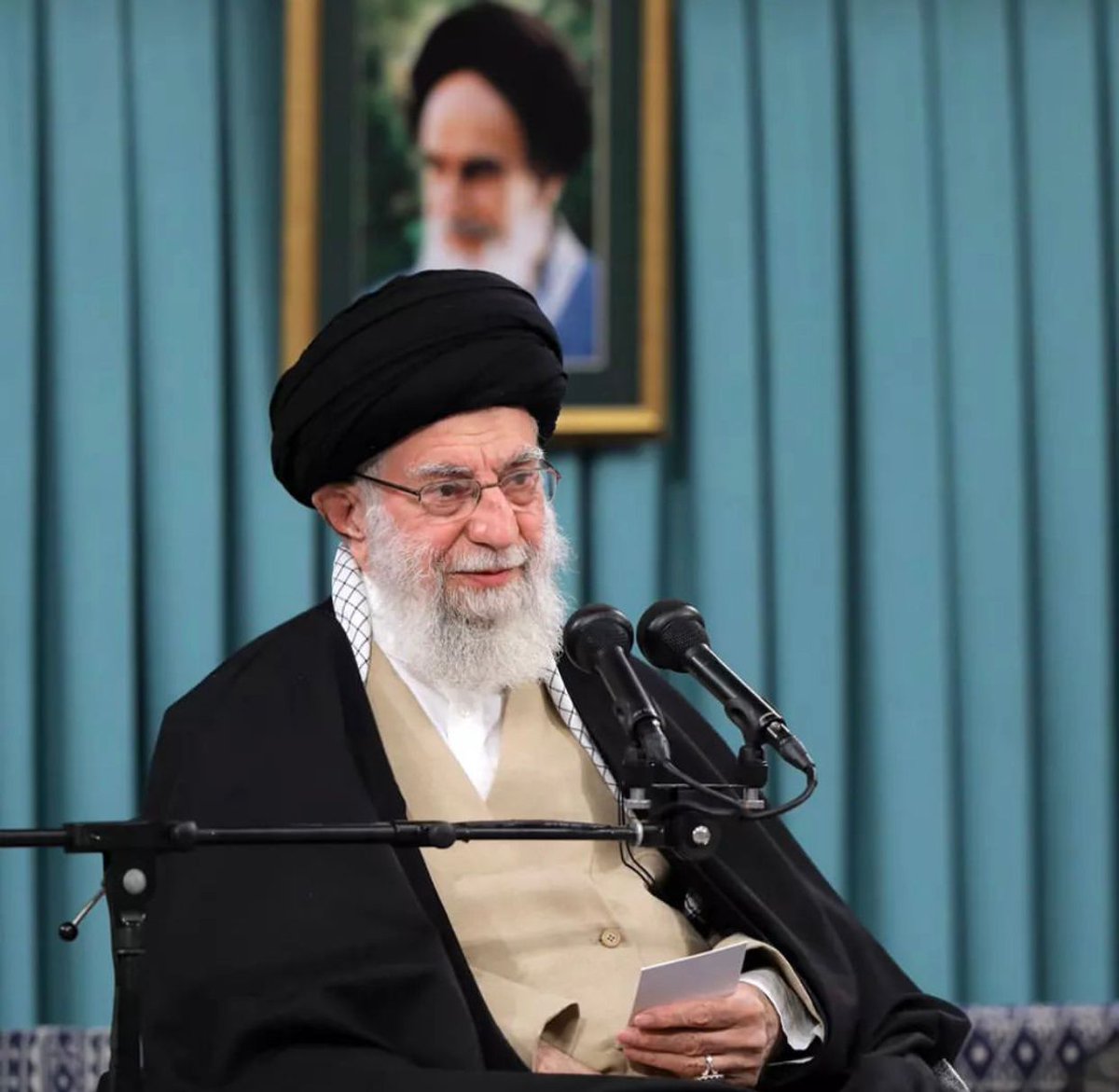 Ardeshirmotahar's tweet photo. ۲/۲
دیدار و میثاق مجدد و آن هدیه معنوی و ارزشمند که به این سرباز کوچک خود بخشیدند،برایم توتیای چشم است و قوت قلبی دوچندان،در ادامه مسیری که نعمت ولایت روشنایی بخش آن است. https://t.co/jjF7eRZD7a