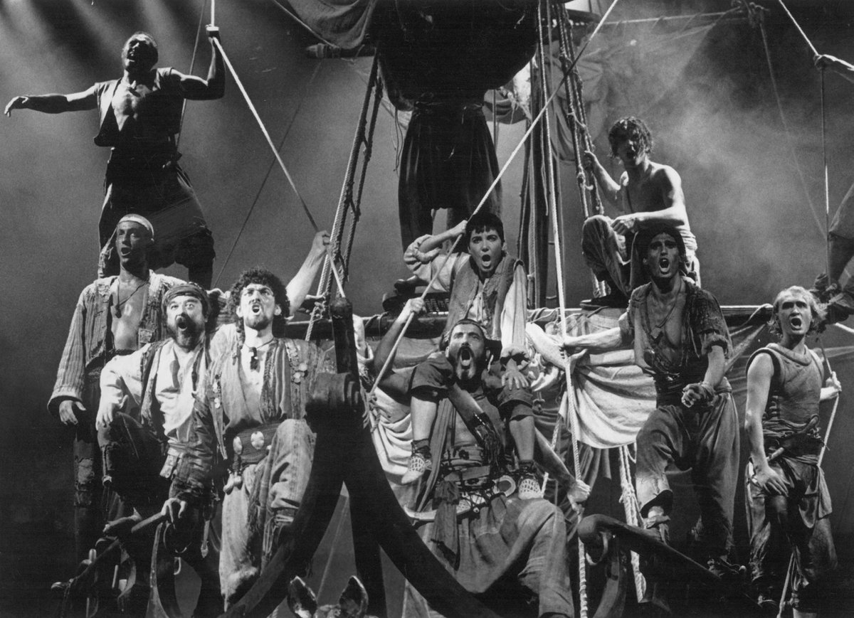 dagolldagom's tweet photo. Avui fa 35 anys vam estrenar un dels nostres musicals més emblemàtics: 'Mar i Cel' 🌊 
I...💥ATENCIÓ SPOILER💥... aviat començarem a hissar les veles d'aquest musical que tornarà a pujar als escenaris el pròxim 2024 per celebrar els nostres 50 anys i la cloenda de la companyia! https://t.co/7lvoiu7UBC