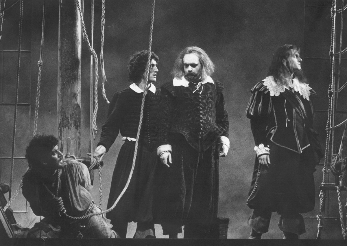 dagolldagom's tweet photo. Avui fa 35 anys vam estrenar un dels nostres musicals més emblemàtics: 'Mar i Cel' 🌊 
I...💥ATENCIÓ SPOILER💥... aviat començarem a hissar les veles d'aquest musical que tornarà a pujar als escenaris el pròxim 2024 per celebrar els nostres 50 anys i la cloenda de la companyia! https://t.co/7lvoiu7UBC