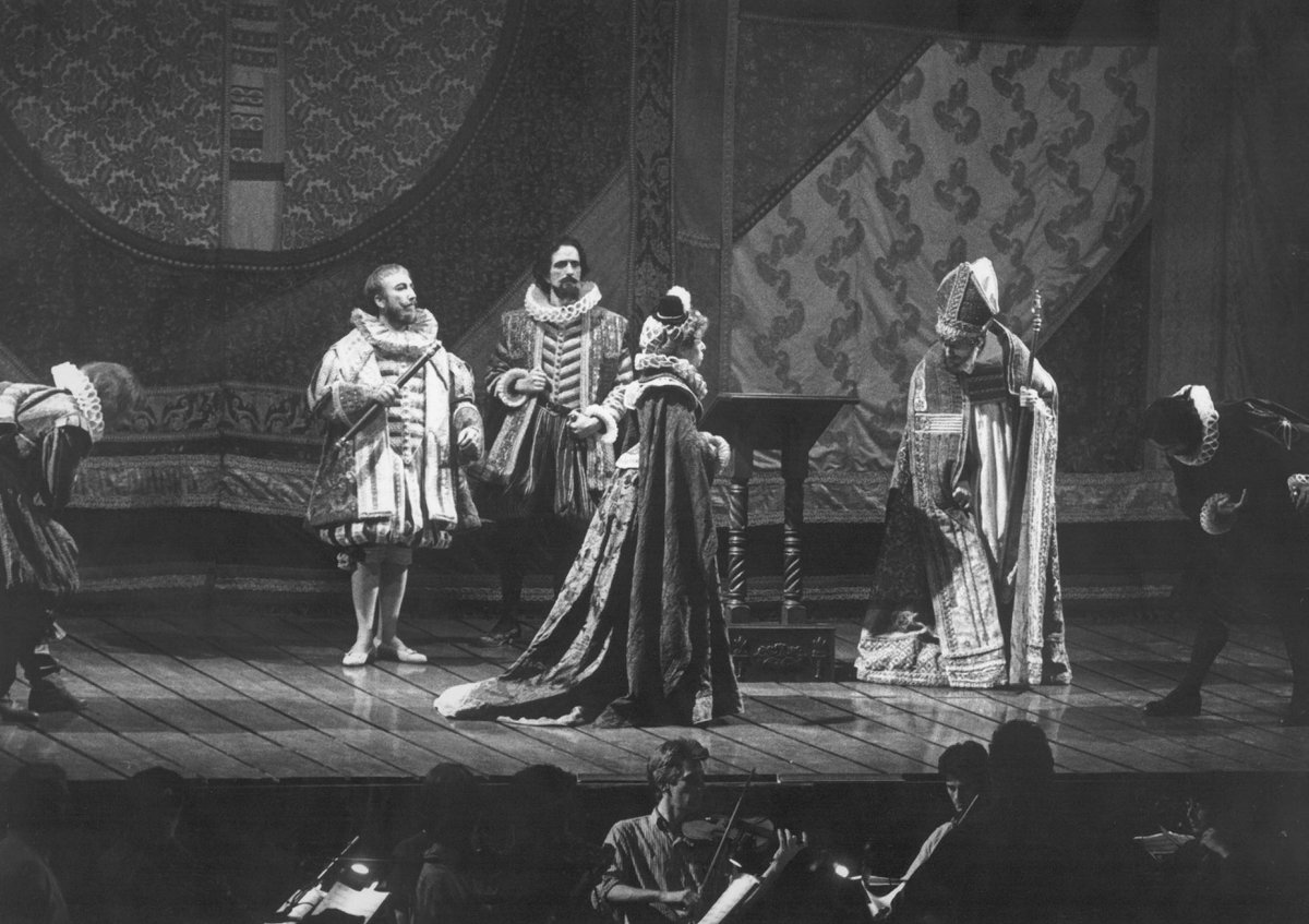 Avui fa 35 anys vam estrenar un dels nostres musicals més emblemàtics: 'Mar i Cel' 🌊 
I...💥ATENCIÓ SPOILER💥... aviat començarem a hissar les veles d'aquest musical que tornarà a pujar als escenaris el pròxim 2024 per celebrar els nostres 50 anys i la cloenda de la companyia!