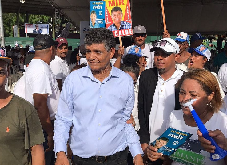 DiarioLibre's tweet photo. 🗳 |#PolíticaDL| ¿Postalita repetida? Francisco Peña, el cacique de Santo Domingo Oeste que busca ser alcalde por cuarta vez
🔗https://t.co/FQSu1bxn2k
#DiarioLibre #FranciscoPeña #Casique #SDO #SantoDomingoOeste https://t.co/KY8IZHB1NJ
