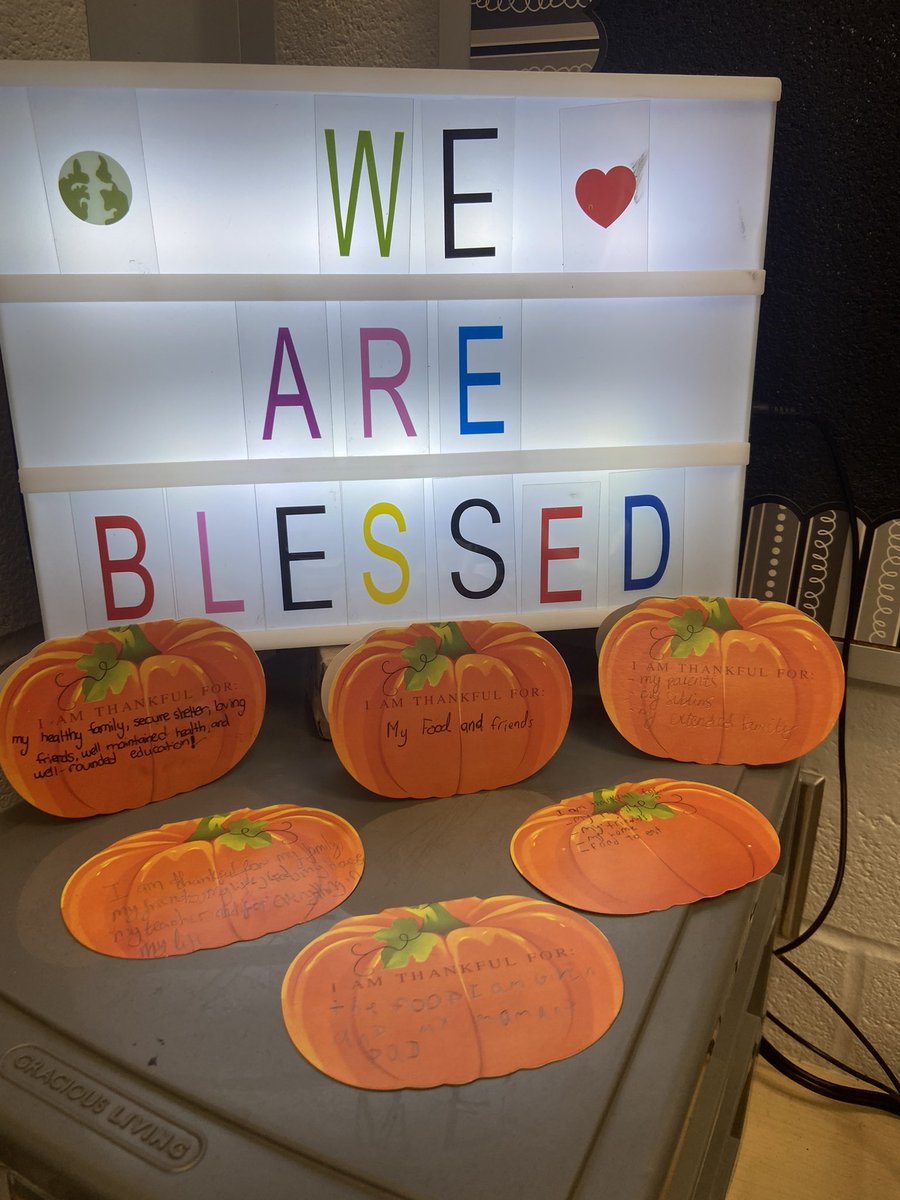 MrsESmith8's tweet photo. Today and everyday, we give thanks for all of our blessings! @OLFMilton @HCDSB https://t.co/2sjDmzrFxU