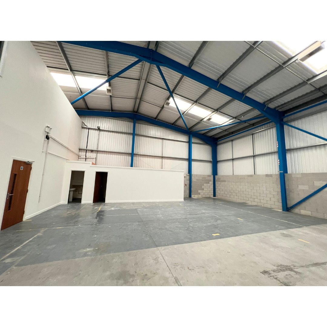 SBCProperty's tweet image. 8 Carn brea Business Park, Barncoose, Redruth, Cornwall TR15 3RR

• Industrial/warehouse in popular location close to A30
• Modern build, 6 metre eaves, allocated parking, solar panels
• Large access door. New leases available
• Total gia unit - 3,939 sq ft