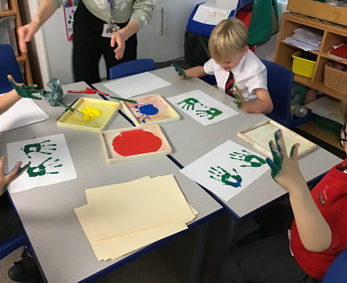 BollinPrim1D's tweet photo. Today we discussed what makes us good friends and painted our hands with primary colours to make secondary colours! 💙💜💛💚 https://t.co/zTBuGrXRuX