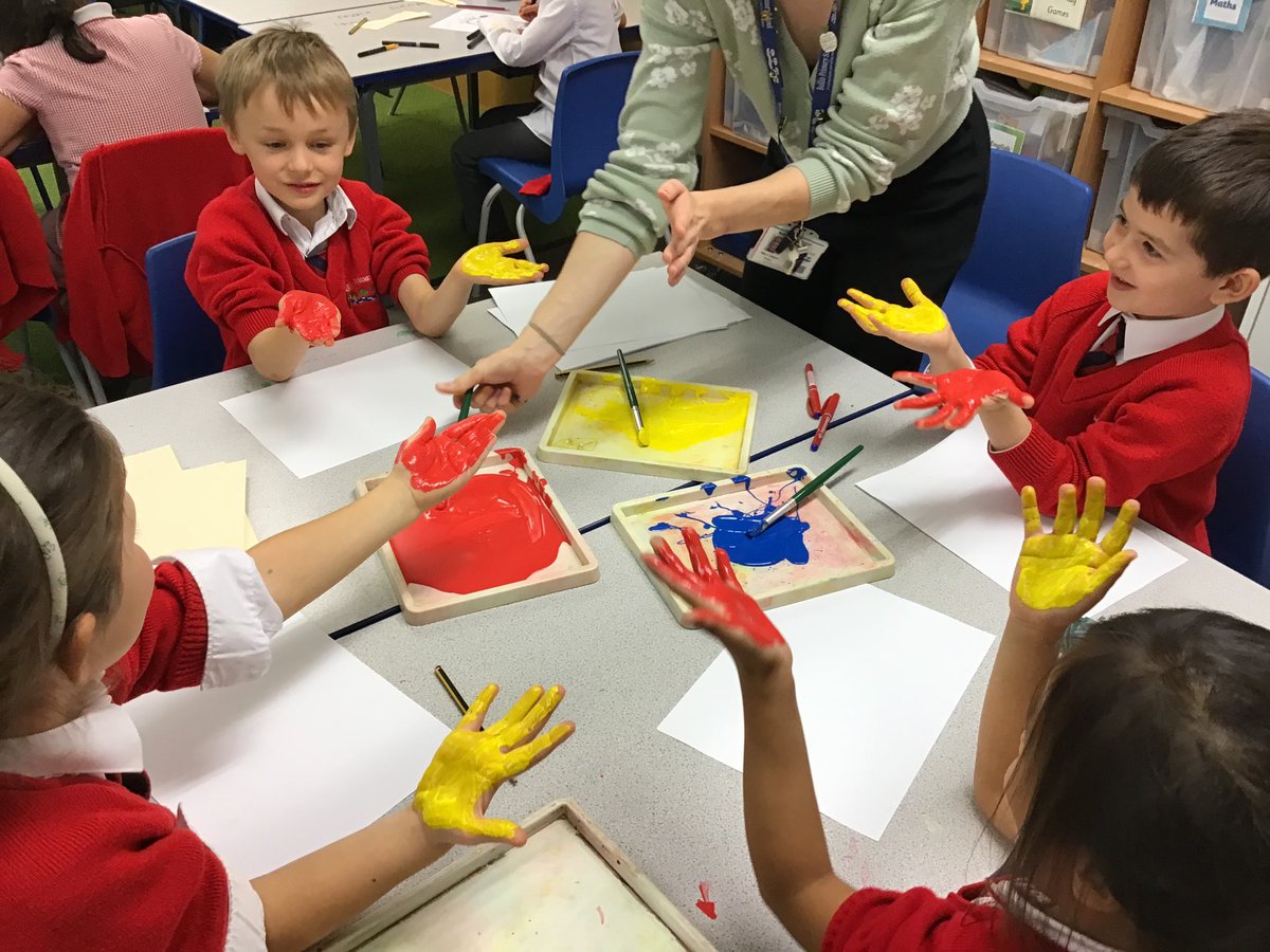 BollinPrim1D's tweet photo. Today we discussed what makes us good friends and painted our hands with primary colours to make secondary colours! 💙💜💛💚 https://t.co/zTBuGrXRuX