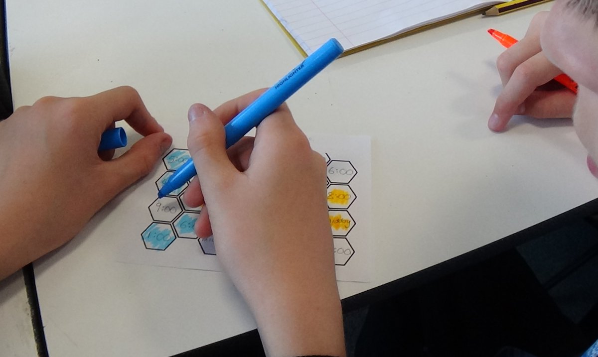 S1 French students at Queensferry High School use Blockbusters format to pronounce the time in French. Students are brilliantly motivated as they apply knowledge gained in the lesson about telling the time – French target language fully audible!  Osiris#OTI