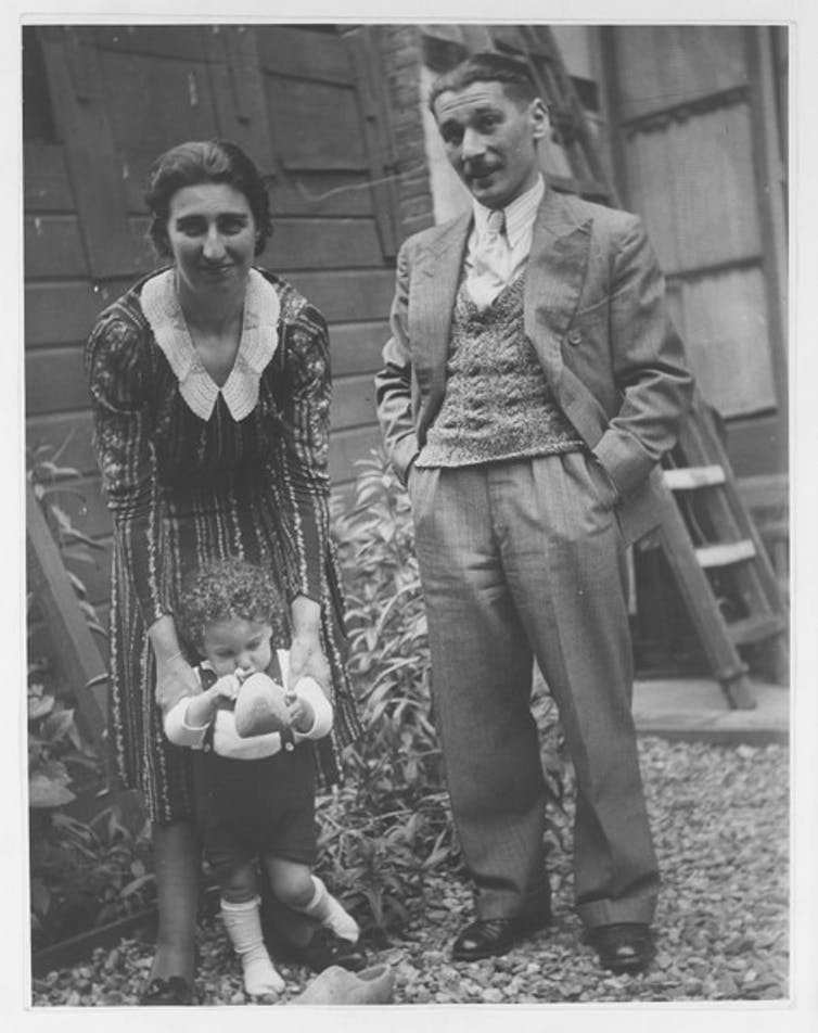 Holocaust Education tweet media