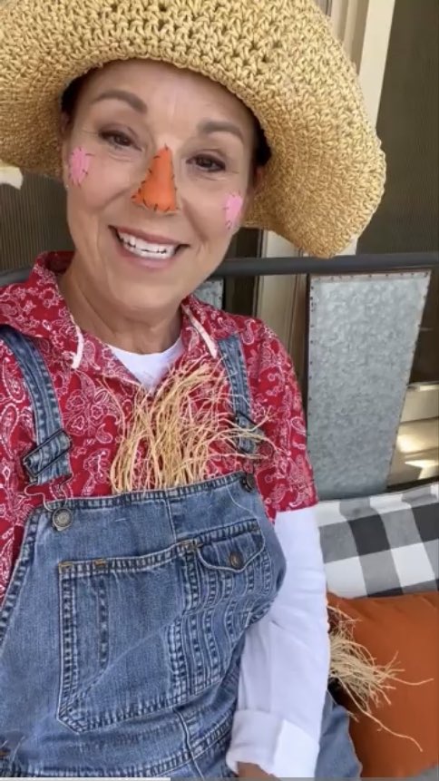 If you need some grandma-style positivity and a break from the chaos, this is the lady to follow.  💕She does easy American potluck recipes and other lovely tidbits.  youtu.be/3lE4t2BUGlk?si…