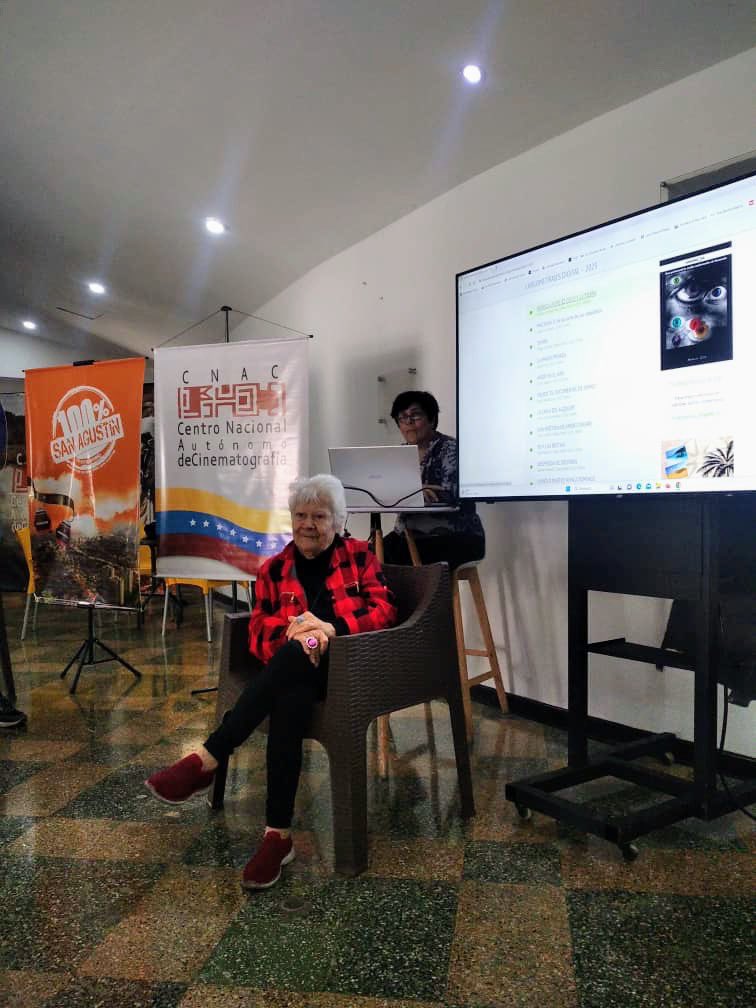 CNAC_Venezuela's tweet photo. 🎥 2do Festival de cine Cumbe San Agustín 

#Día 4️⃣

Homenaje a Ma Teresa ‘Maite’ Galán 

🎙️Conferencia 

#Hoy Maite es reconocida por su destacada trayectoria y su trabajo al frente de #VISOR| El único anuario venezolano que registra la producción del cine nacional https://t.co/F8IMYlf2oL