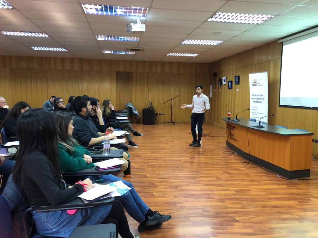diposucsh's tweet photo. 📚✍️ Ya comenzamos con el Taller de Escritura de Artículos Científicos para Grupos de Investigación, dictado por el académico de Pedagogía en Castellano, Javier González Riffo, y organizado por #DIPOS🧑🔬
¡Las próximas jornadas se realizarán este 24 y 25 de octubre! 📅📌 https://t.co/1ftlUJR1ES