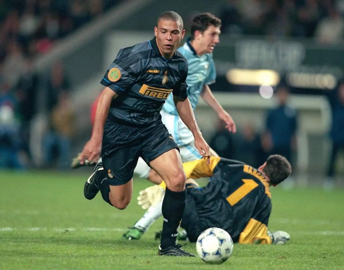 The Real Grail on sale🔥💎
1997-98 third UEFA shirt,size L
🇧🇷Ronaldo il Fenomeno 
415€,RT appreciated🙏🏼