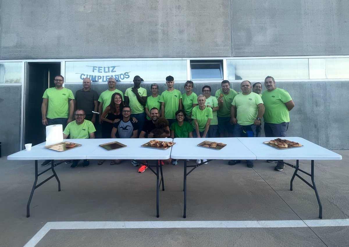 ¡Hoy celebramos un nuevo cumpleaños! Vicente se hace mayor y no hay mejor manera de cumplir años que un almuerzo con los compañeros. Un placer y que cumpla muchos más.