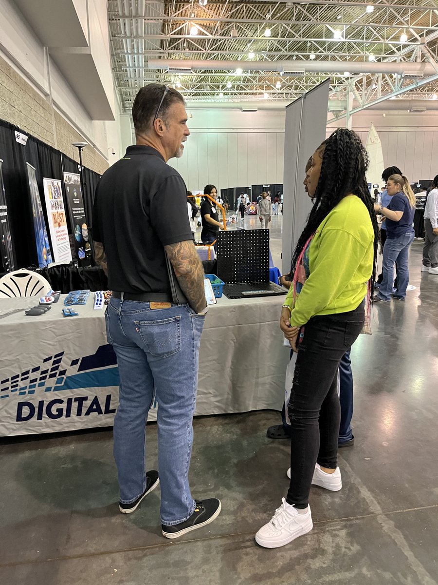 Our team had a blast at the <a href="/hamptonCSchools/">Hampton City Schools</a>' My Future, My Journey career event yesterday! Freshmen explored VR/AR tech in the maritime industry via bulkhead and pipe fitting challenges. It's all about inspiring future careers! #CareerExploration #FutureReady