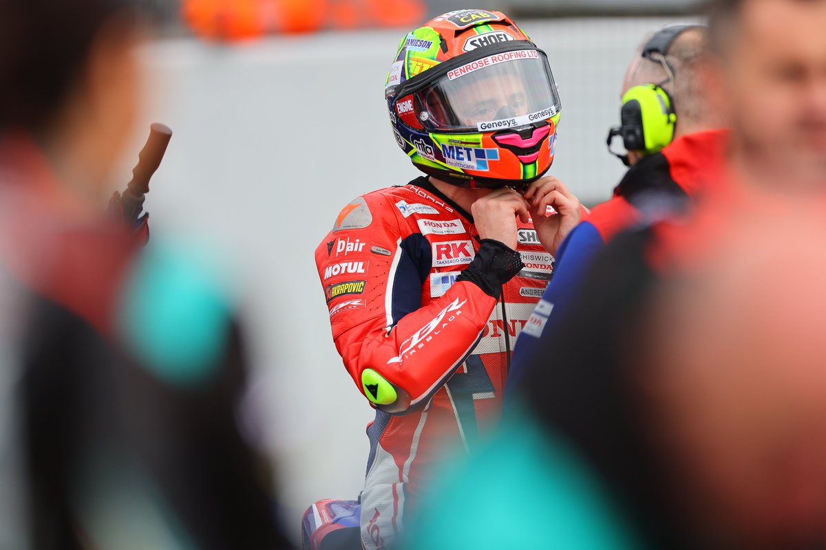 HondaRacingUK's tweet photo. This time last week..
Best thing about racing in the rain is seeing the riders eyes through a clear visor π
#HondaRacing #Fireblade #ClearVisor https://t.co/hyn0BpoGM2