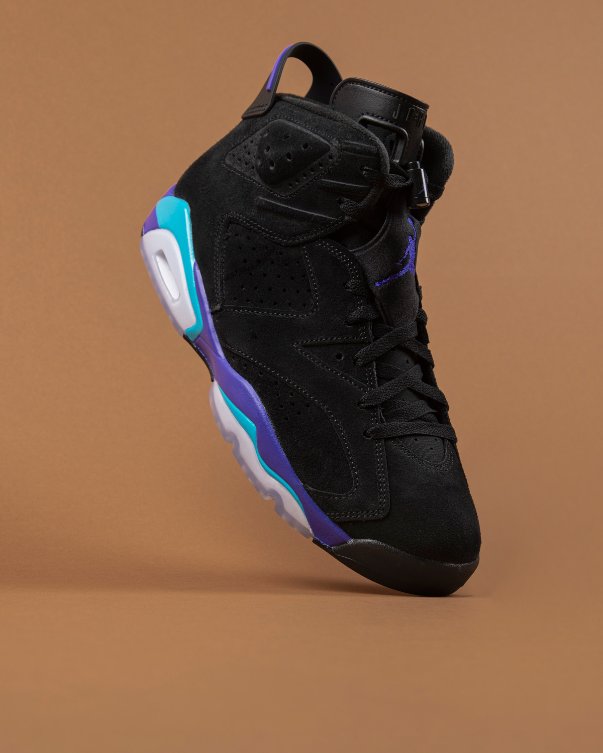 Jordan retro 6 footlocker top