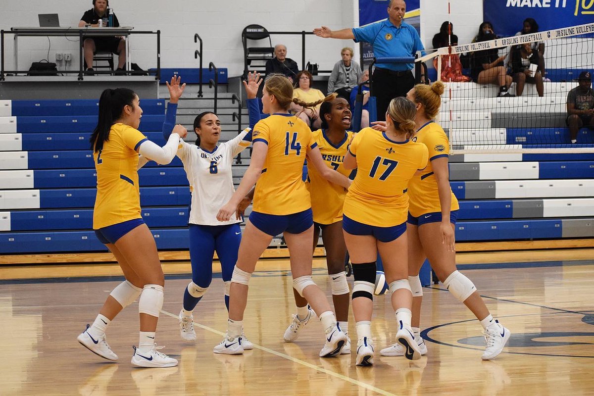 Leaders from our match against Walsh 10/4

@avahaddy double/double w 10 digs, 13 assists, 4 kills  0.571%
@abigail_aguilera 8 kills, 7 digs
@_myaelizabeth 13 digs, 3 assists, 1 ace 

1% better everyday Arrows ⚜️