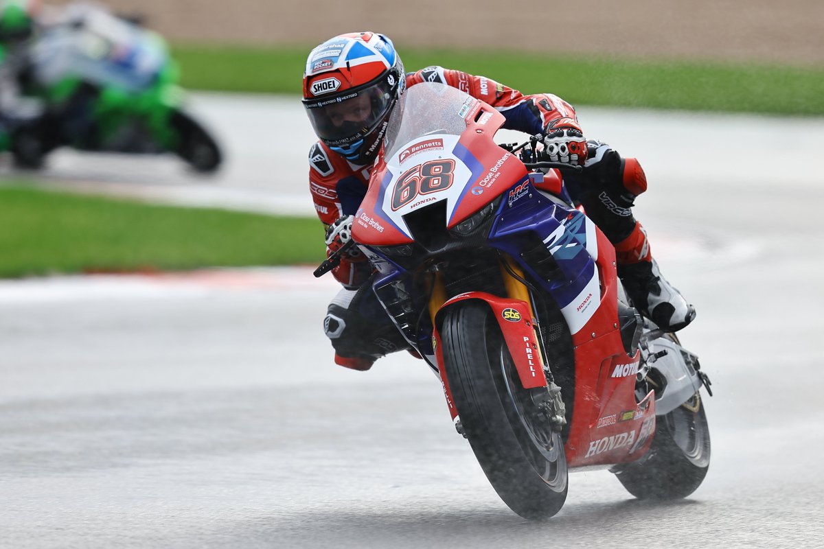 HondaRacingUK's tweet photo. This time last week..
Best thing about racing in the rain is seeing the riders eyes through a clear visor π
#HondaRacing #Fireblade #ClearVisor https://t.co/hyn0BpoGM2
